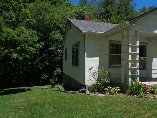 Building Photo - 711 Love Hollow Road