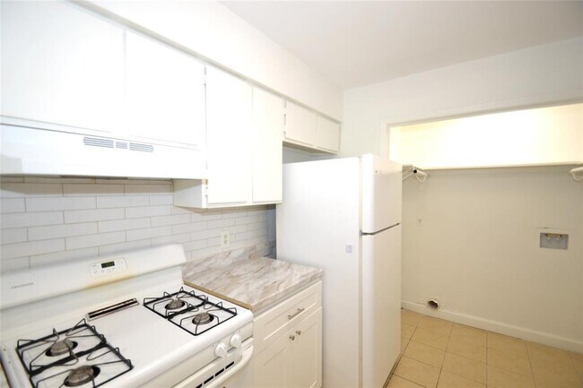 Foto del edificio - 1202 Southport Dr