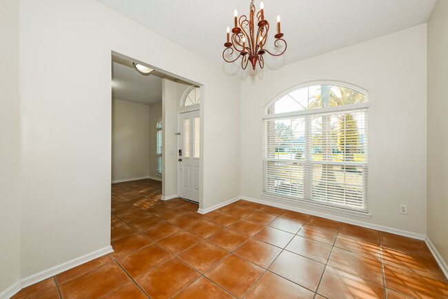 Foto del edificio - 272 Village Green Ave