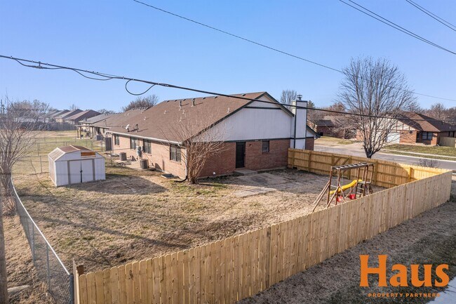 Building Photo - 1839 SE 43rd Terrace