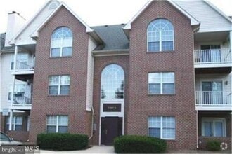 Building Photo - 9605 Lake Point Ct