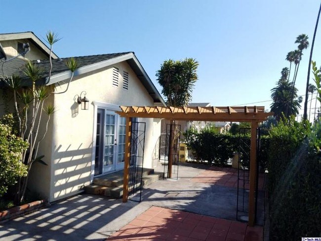 Building Photo - 3 bedroom in Atwater Village CA 90039