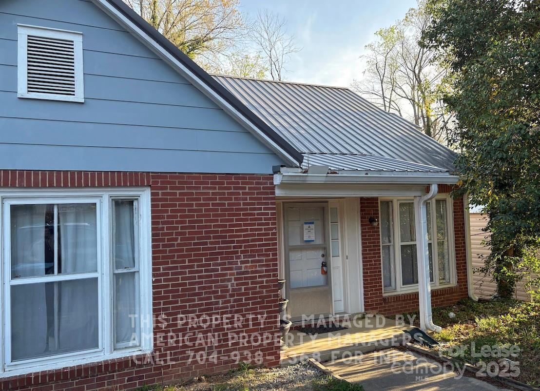Primary Photo - 132 Lilly Ave