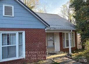 Building Photo - 132 Lilly Ave