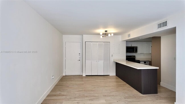 Foto del edificio - 840 NW 87th Ave