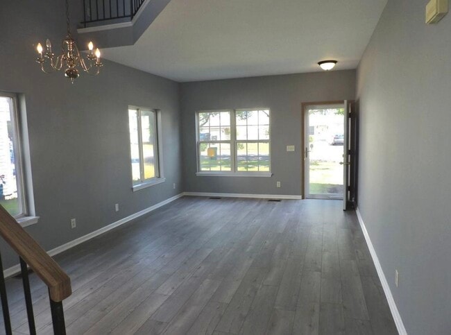 Building Photo - 357 Richmond Dr