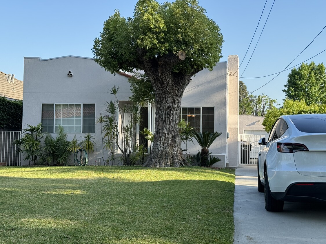 Stand Alone Arcadia Home - 84 W Palm Dr