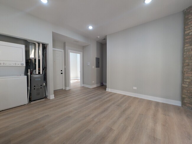 Foto del edificio - 440 W Belden Ave