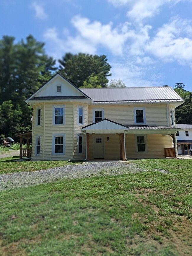 Foto del edificio - 327 A 327 Sulphur Springs Rd