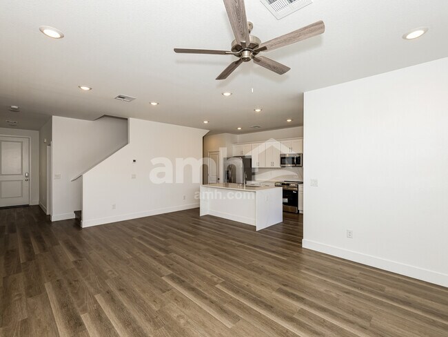 Foto del edificio - 8750 N Begonia Ct