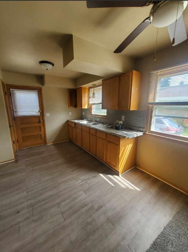 Foto del edificio - 4808-4810 W Mill Rd. (Townhouse)
