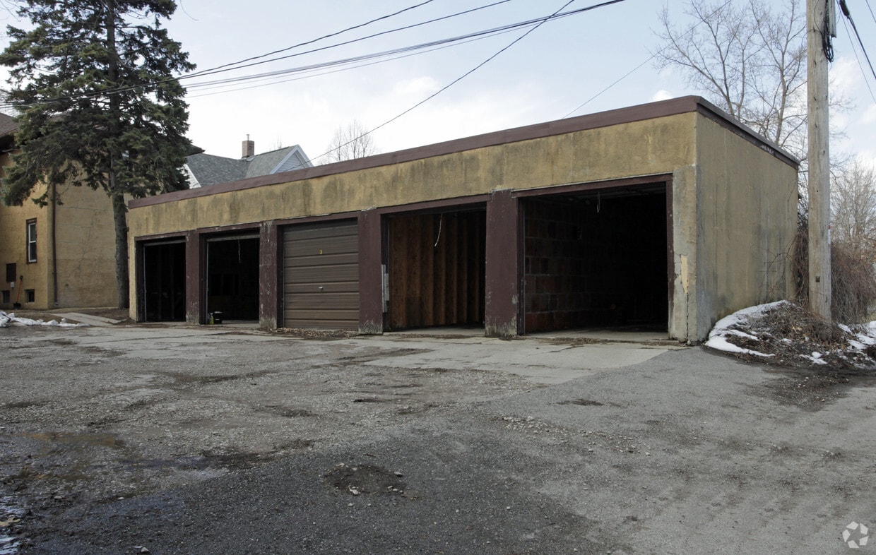 Building Photo - 606 Phoebe St
