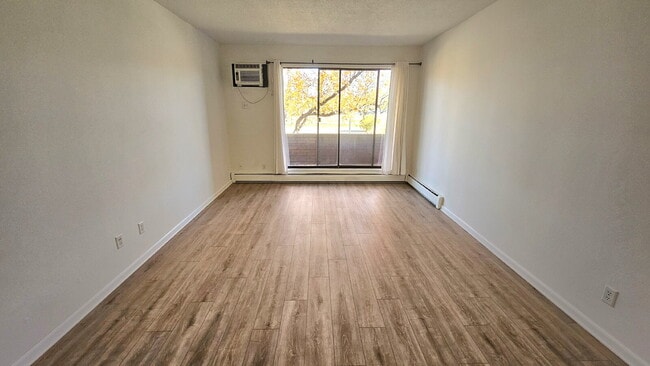 Foto del edificio - "Chic Urban Living: Cozy 1-Bedroom Condo in Prime Minneapolis Location!"