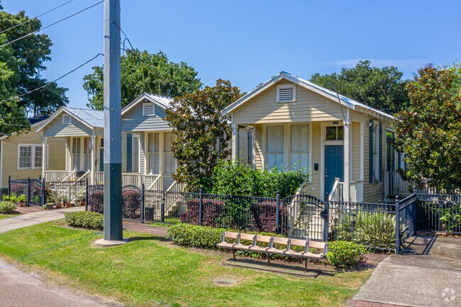 Cottages - The Cove at State Street
