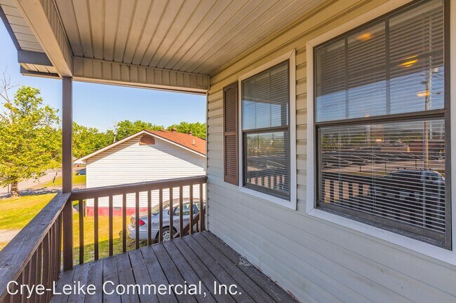 Foto del edificio - 4 br, 1.5 bath House - 1403 East 5th St.