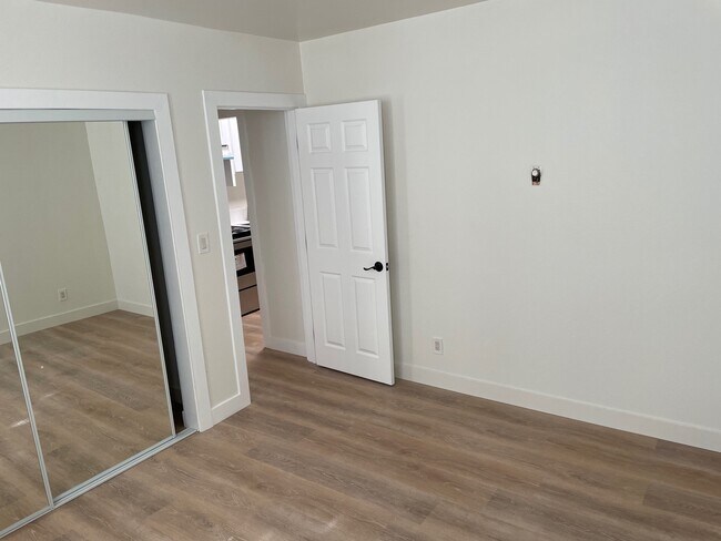 Building Photo - 13059 Oxnard St