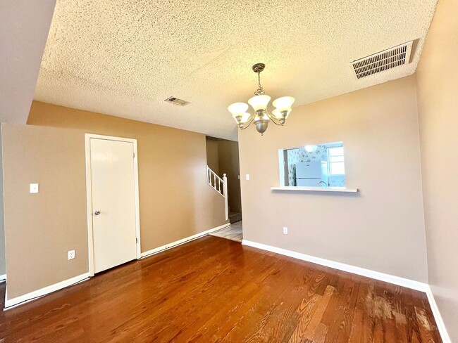 Building Photo - Two Bedroom Townhouse in Zachary