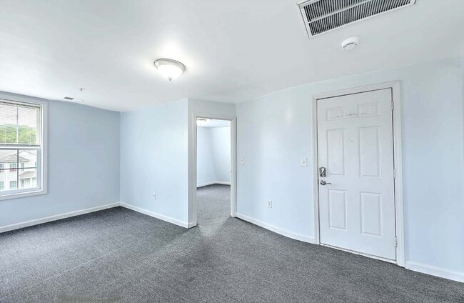 Building Photo - 458 Weir St