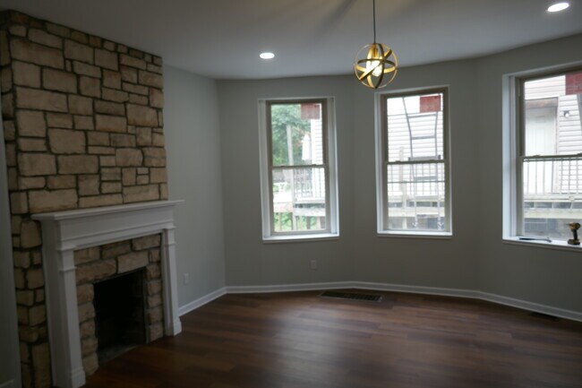 Common arear dining room - 875 Lexington Ave