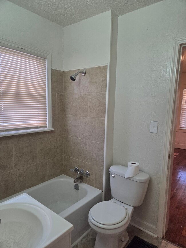 Building Photo - 3429 Mersington Ave