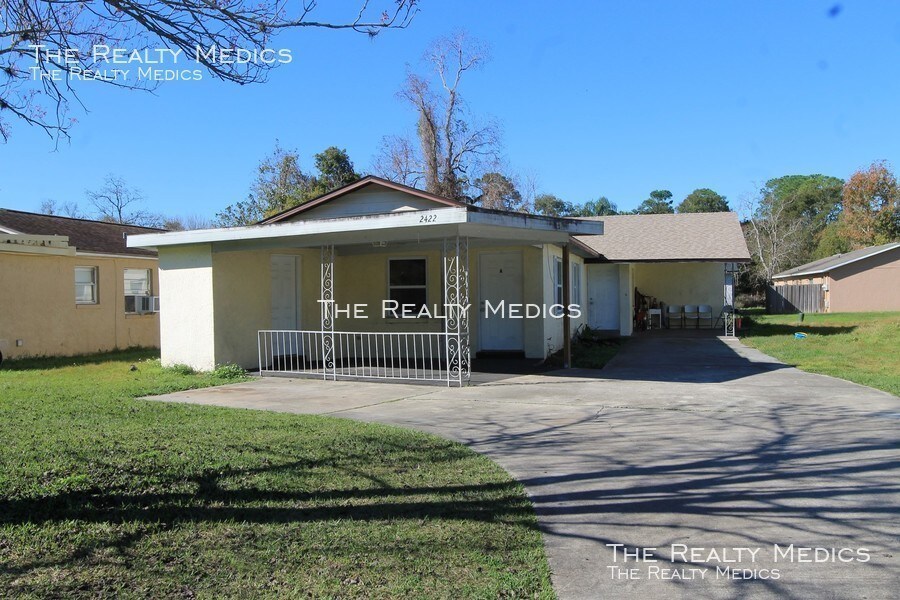 Primary Photo - 2422 S Lake Ave
