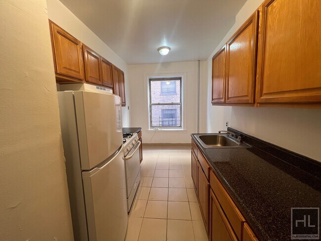 Building Photo - --====Enormous Washington Heights 2 bedroo...