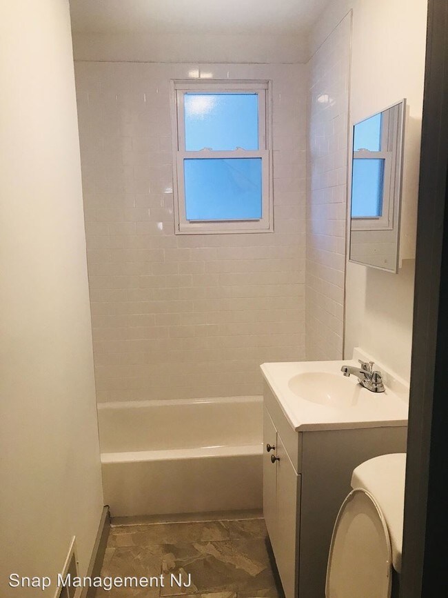 Foto del edificio - 141 Wilson Ave