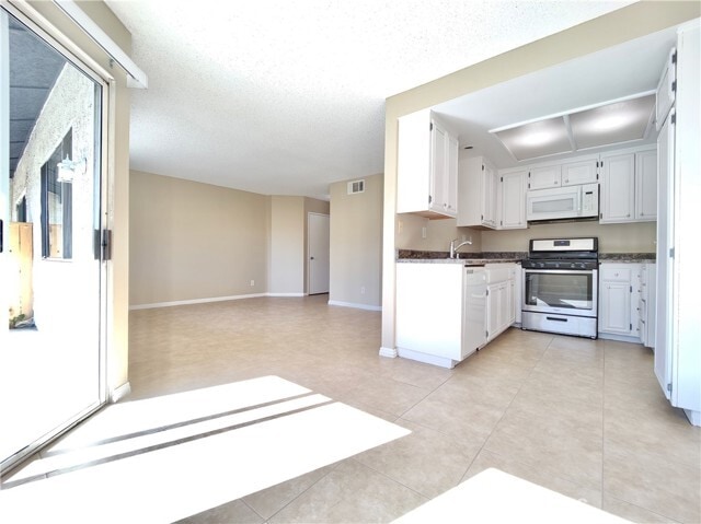 Building Photo - 857 California Privado