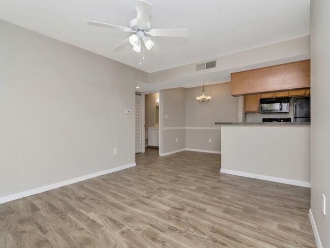 Foto del edificio - Ground Floor 2/2 with Conservation Views for Lease in Brandon, FL