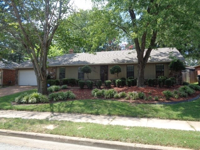 Primary Photo - 3831 Innsbrook Dr
