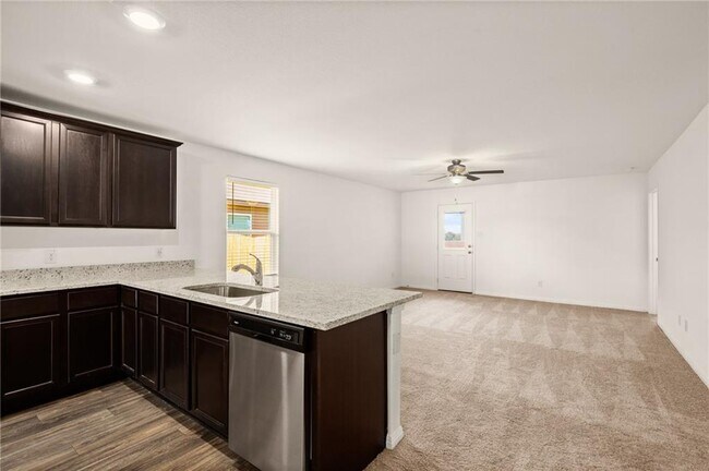 Foto del edificio - 14124 Prospector Way