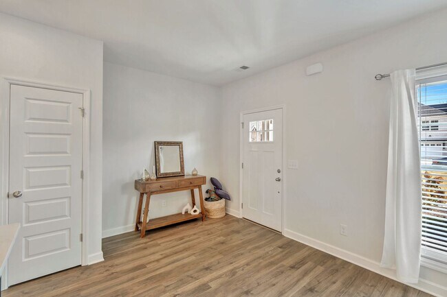 Foto del edificio - Hendersonville Townhome