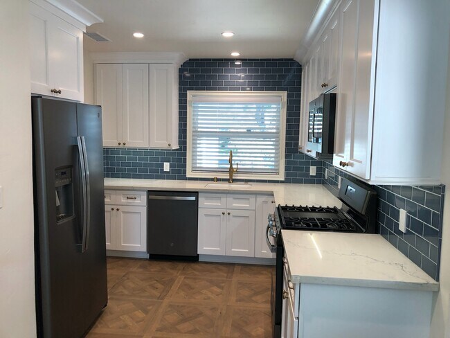 Kitchen - 1414 S Garnsey St