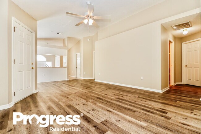 Foto del edificio - 7918 Barclay Rd