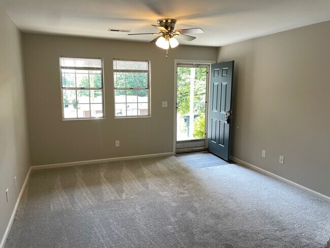 Building Photo - 1233