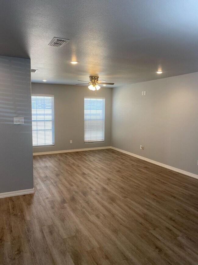 Foto del edificio - 1303 N Clinton Ave