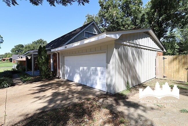 Building Photo - 2010 Tammwood Dr