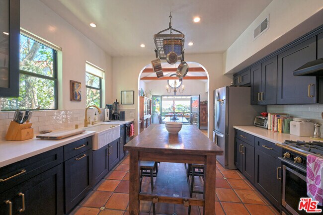 Building Photo - 6855 Los Altos Pl