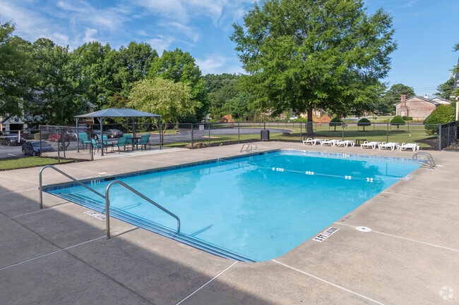 Pool - Salem Chase Apartments