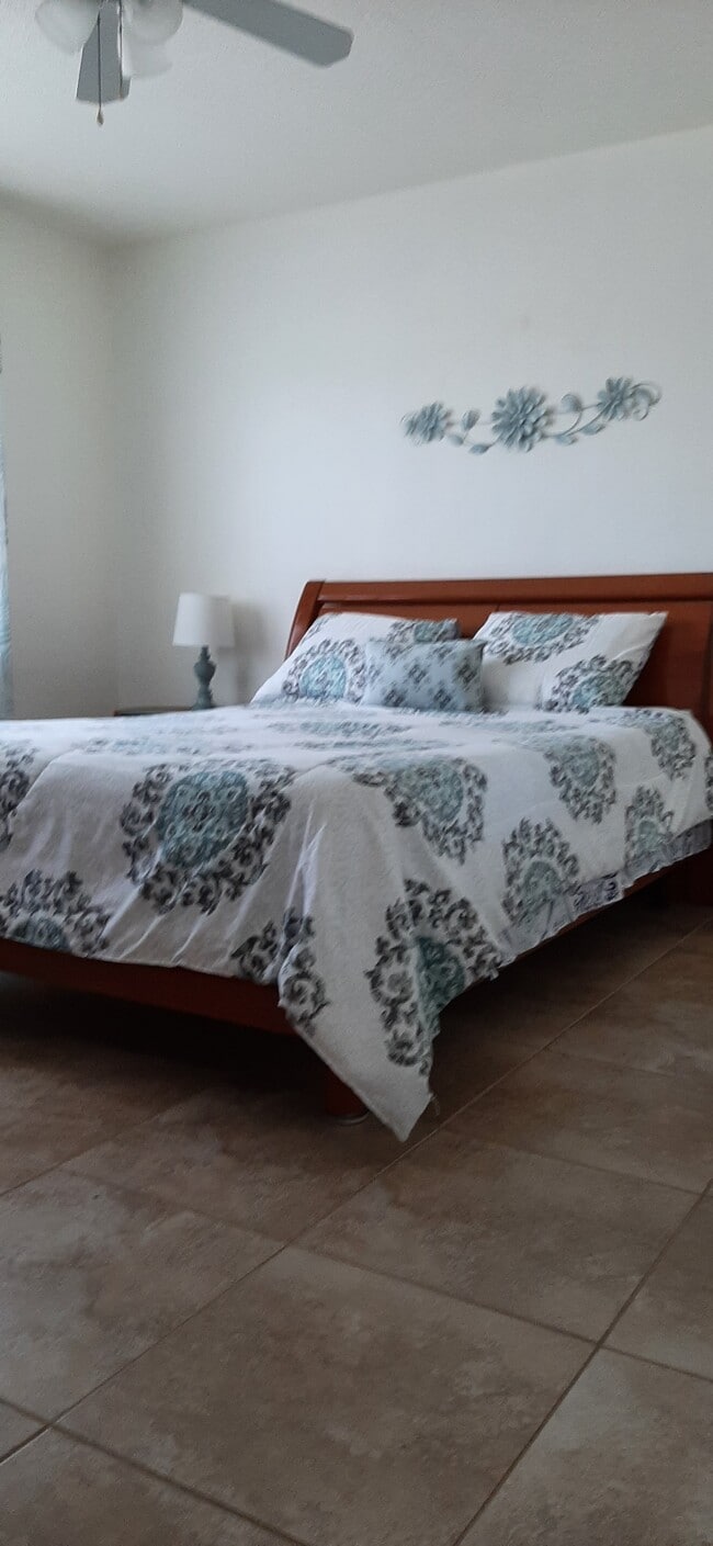 LARGE BEDROOM - 1007 N 19th Ave