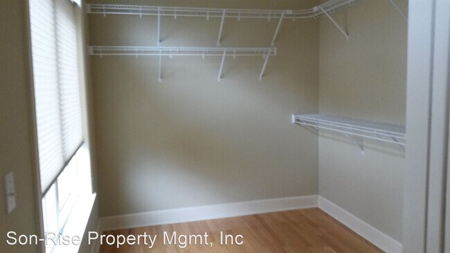 Building Photo - 2 br, 1 bath House - 1101 McKenzie Ave #302