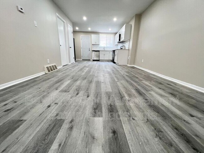 Building Photo - 108 N Sickels St