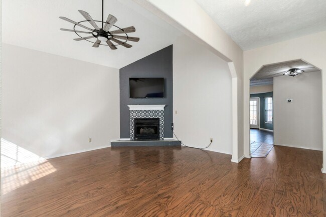 Building Photo - 289 Carmel Valley Way