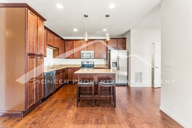Building Photo - Gorgeous Townhome in Lone Tree with Centra...