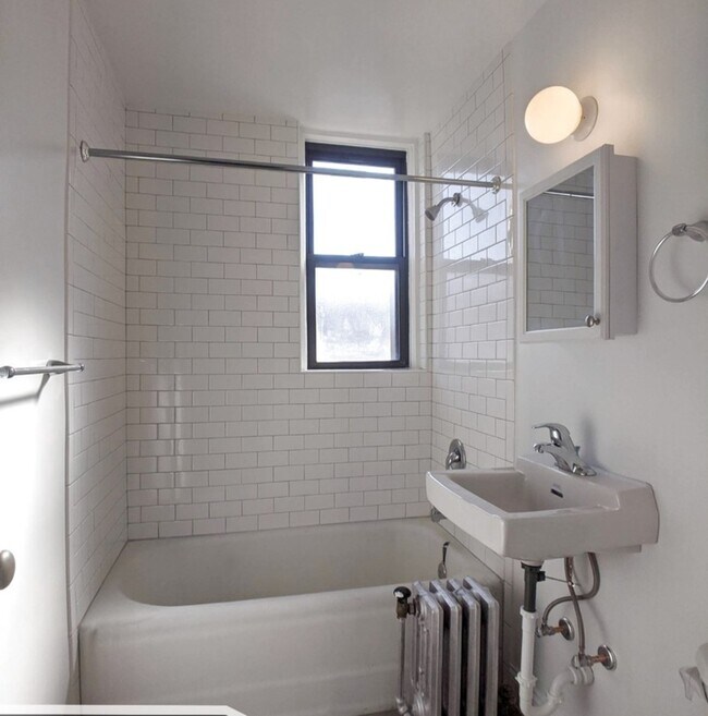 Foto del edificio - 3335 W Diversey Ave