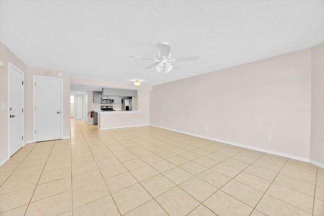 Foto del edificio - 2035 Royal Bay Blvd
