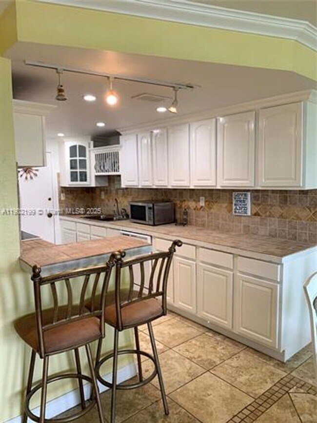 Foto del edificio - 5401 Collins Ave