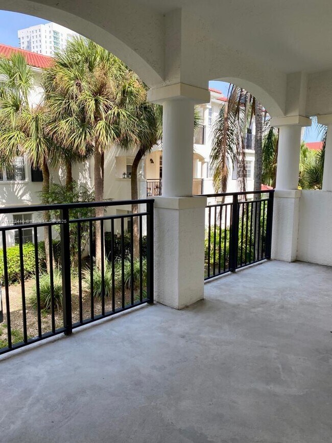 Foto del edificio - 3115 NE 184th St