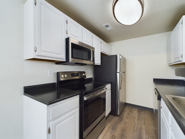 Kitchen - Botanica Cottages