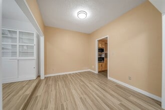 Building Photo - 10732 Briar Forest Dr